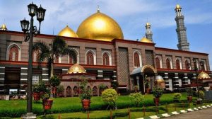 masjid grc kubah emas
